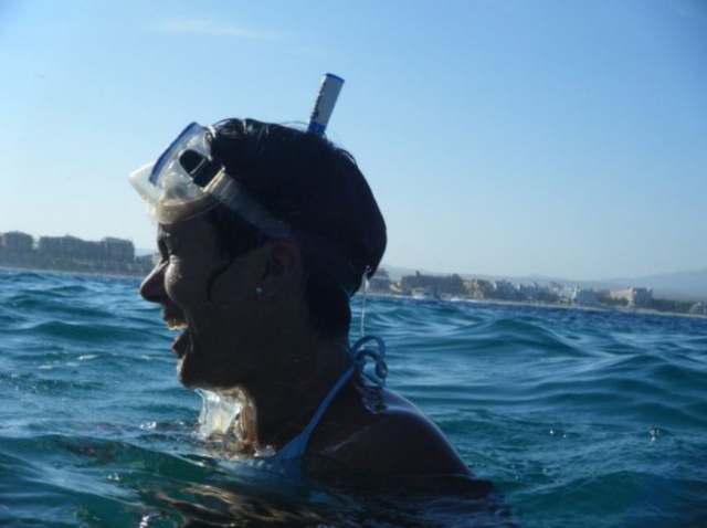 Con gafas de snorkel en la cabeza